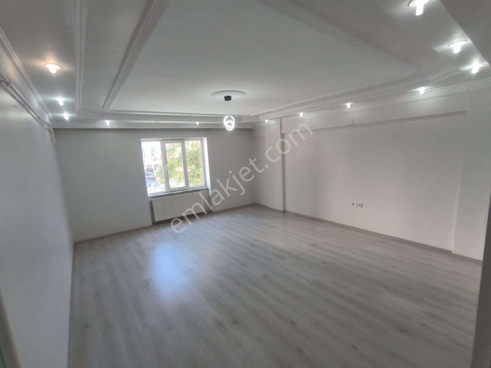 İsmetpaşa Mah’de 3+1 130m2 Satılık Balkonlu Ara Kat Daire - Görsel 2