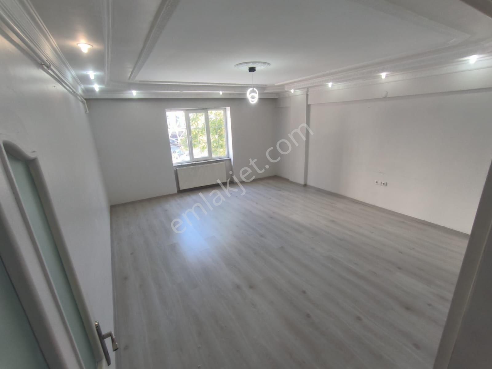 İsmetpaşa Mah’de 3+1 130m2 Satılık Balkonlu Ara Kat Daire