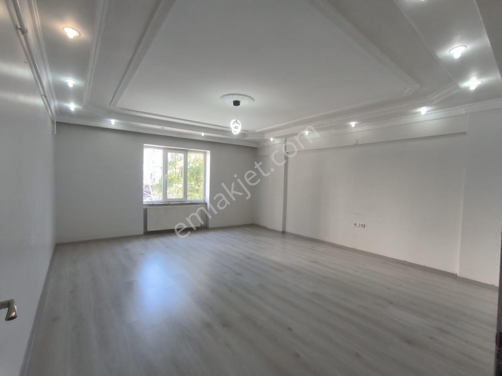 İsmetpaşa Mah’de 3+1 130m2 Satılık Balkonlu Ara Kat Daire - Görsel 3