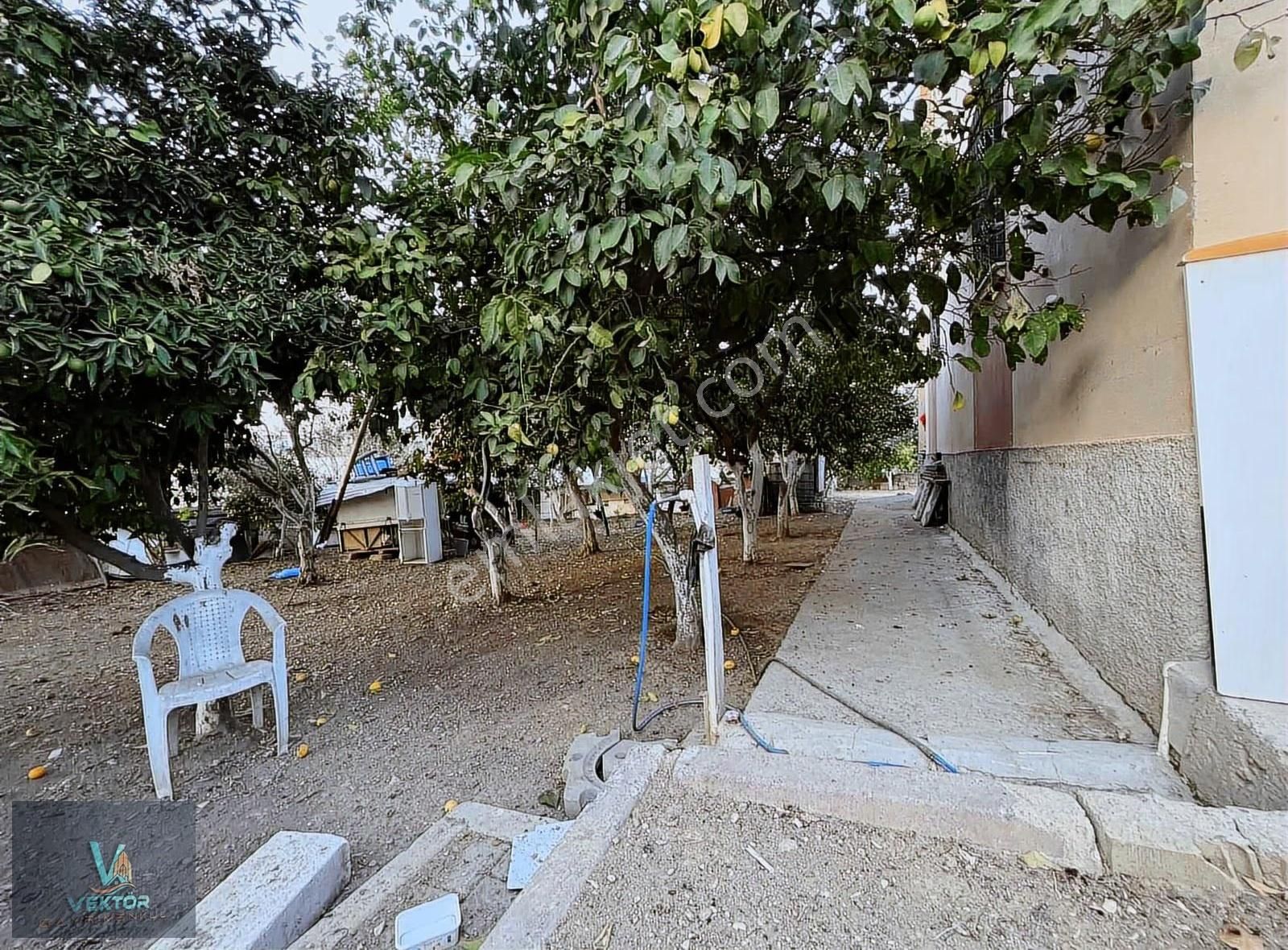 Karslılarda 600 M2 Arsa İçinde Satılık 4 Katlı Ev - Görsel 6