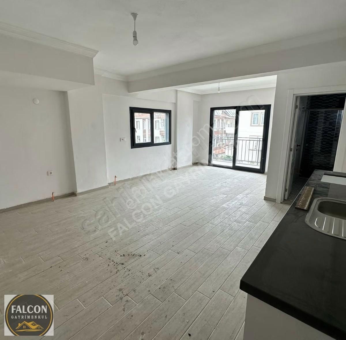 Falcon Dan Tuzla'da Mükemmel 2+1 Daire