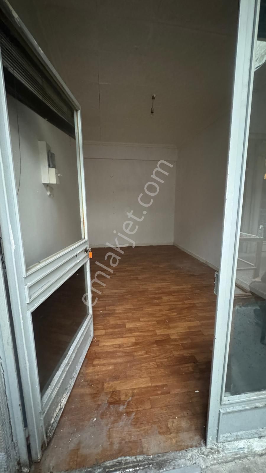 Üsküdar Kapalı Çarşıda Sahibinden Kiralık İş Yeri (büro) - Görsel 3