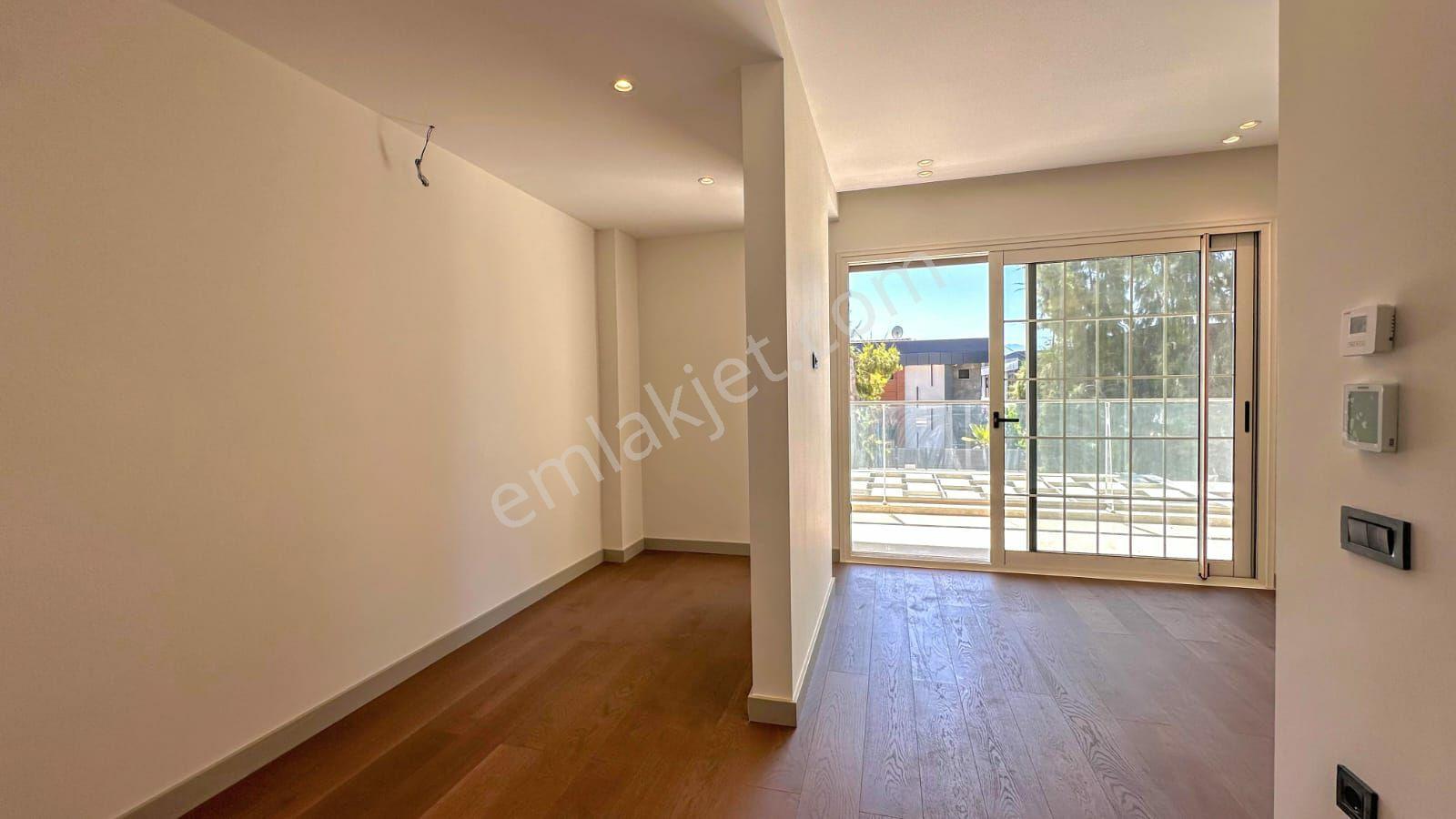 Kuşadasında Plaja 200 Mt. Özel Havuzlu 4+1 Sıfır Villa - Görsel 16