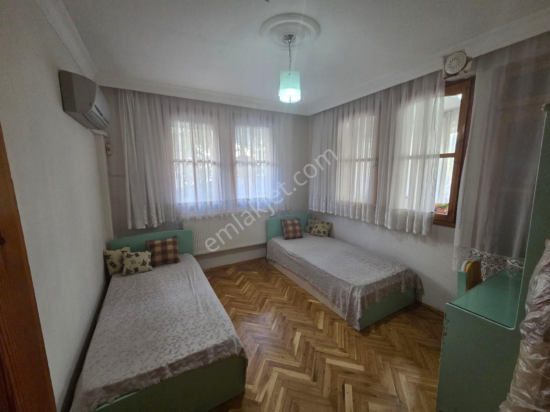 Ege Üni 6 Dk Yürüme, Eşyalı