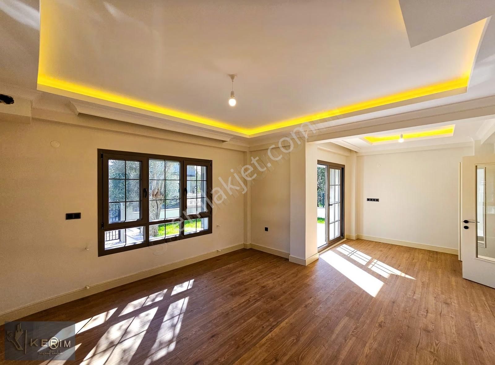 Kerim'den Küçükkuyu Satılık Müstakil , Otoparklı Lüx 3+1 Villa - Görsel 14