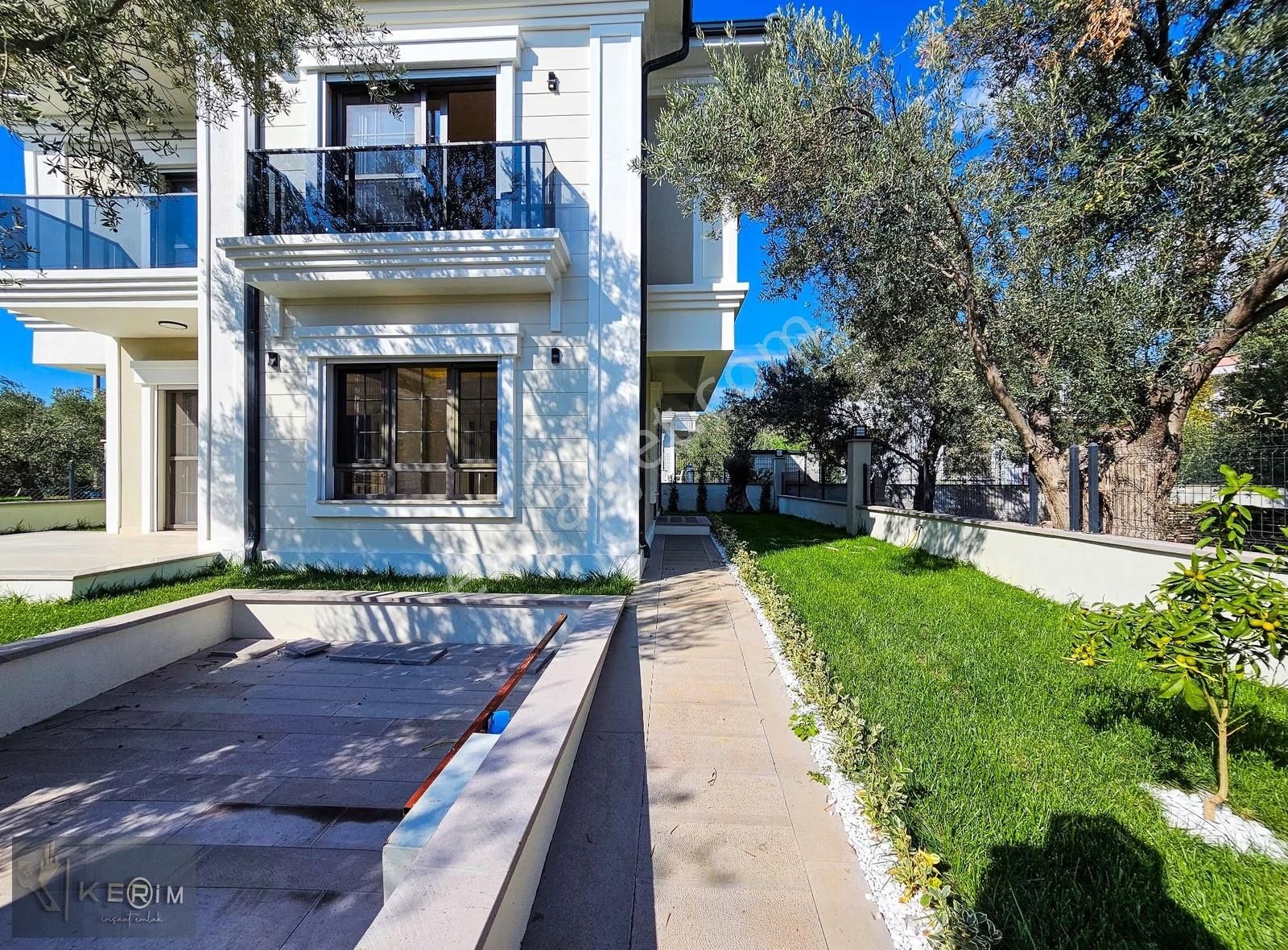 Kerim'den Küçükkuyu Satılık Müstakil , Otoparklı Lüx 3+1 Villa - Görsel 4