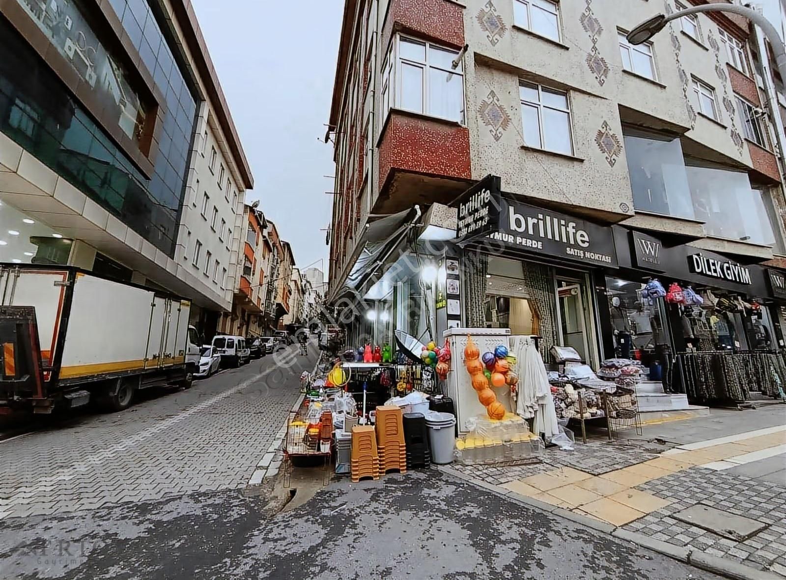 Esenyurt Şehitler Mah. Ana Cadde Üzeri 180 M2 Satılık Dükkan