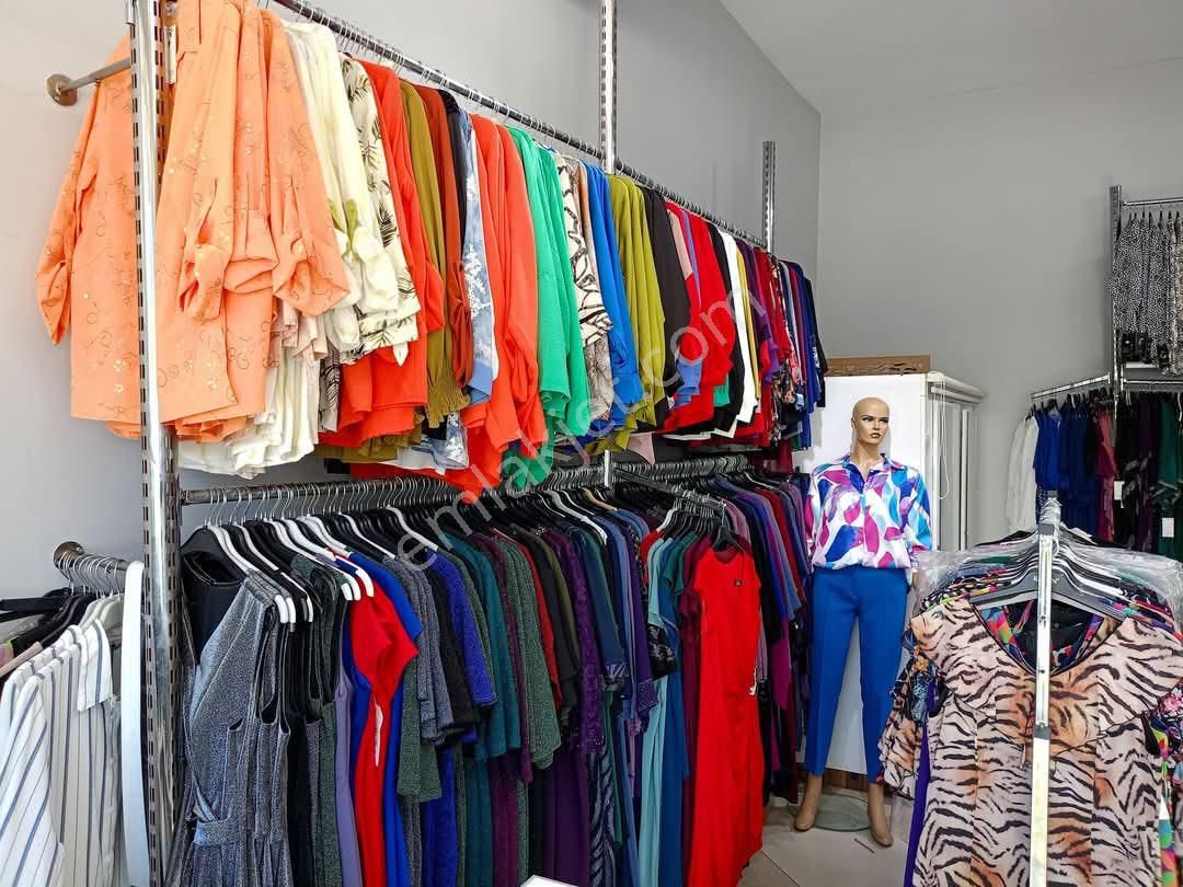 Akyörük Gayrimenkulden Devren Kiralık Giyim Mağazası - Görsel 5