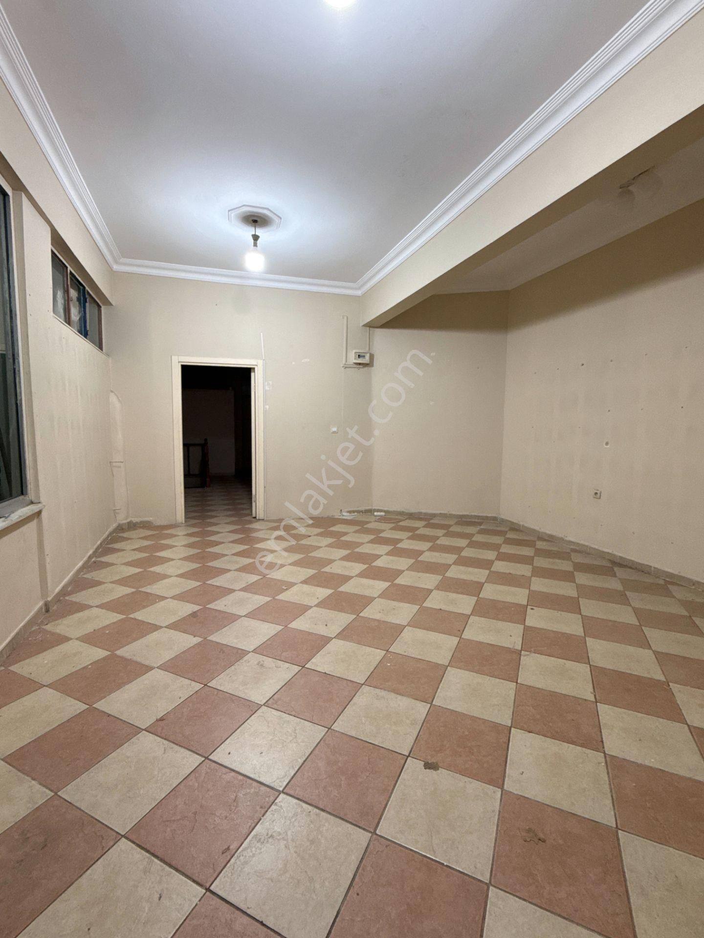 Yenibosna Yıldırım Beyazıt Caddesine Yakın Satılık Depolu Dükkan - Görsel 5