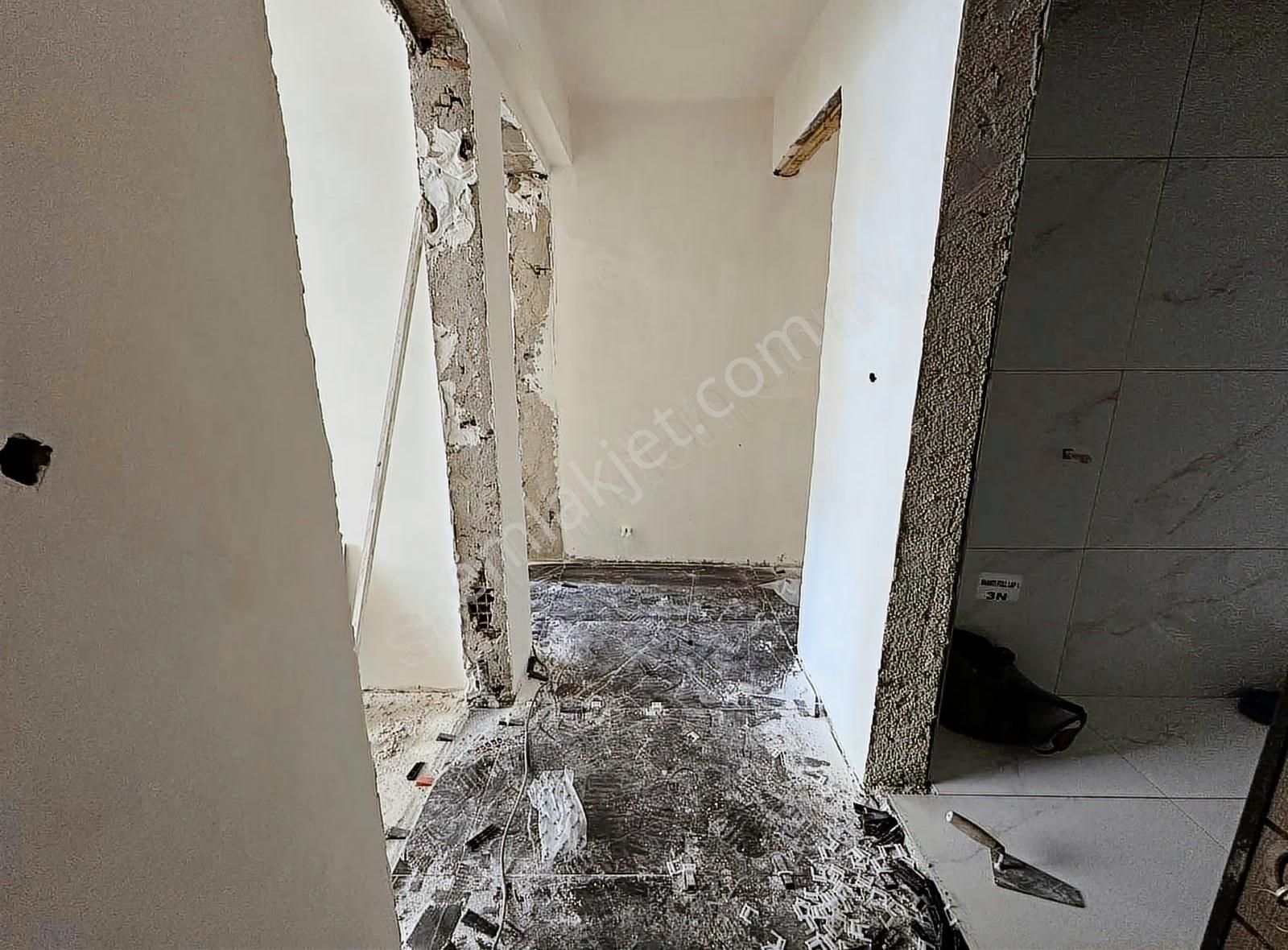 Bornova Çamdibi Satılık Sıfır Bahçeli Tadilatlı 2+1 Daire - Görsel 8