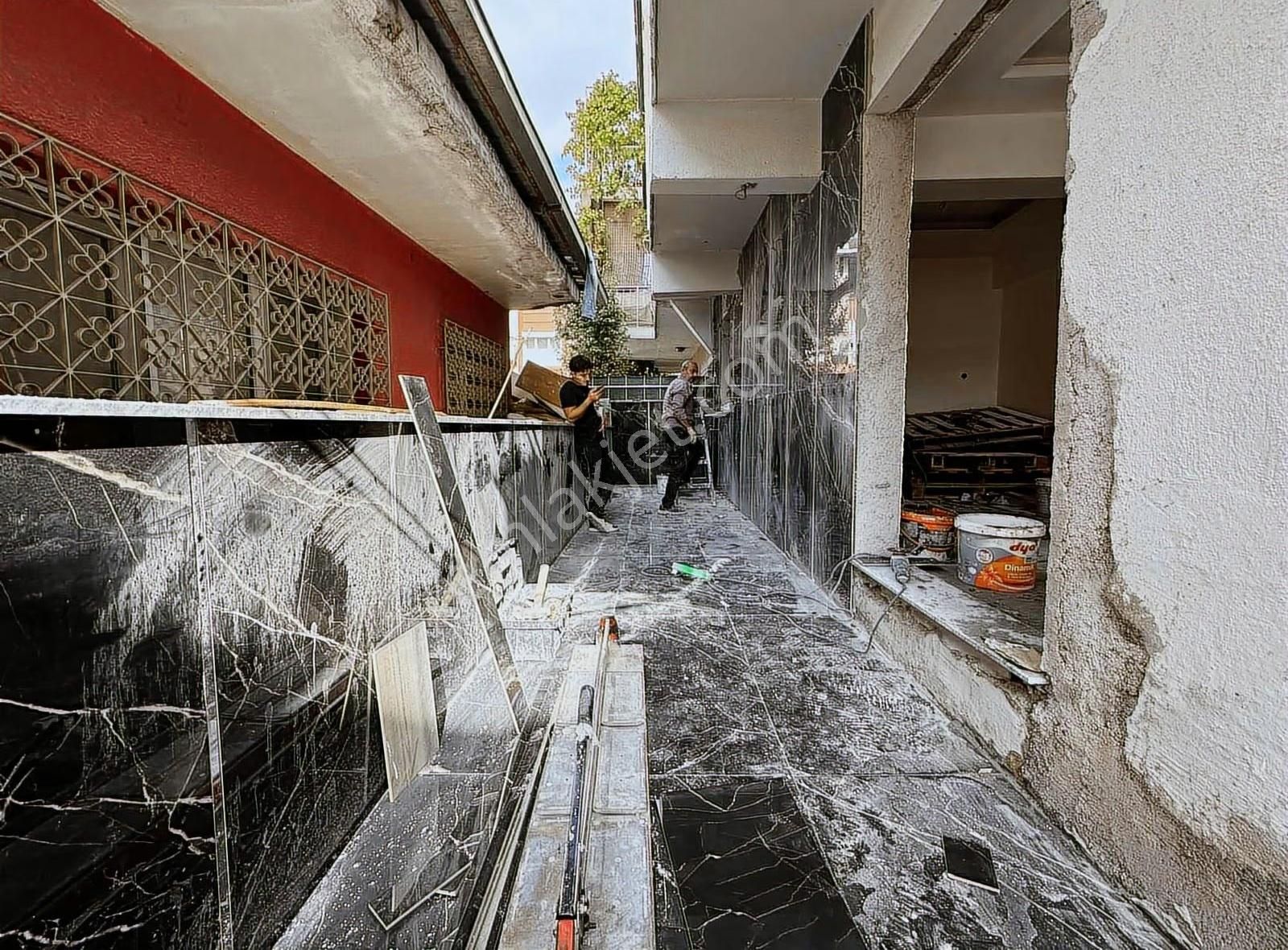 Bornova Çamdibi Satılık Sıfır Bahçeli Tadilatlı 2+1 Daire