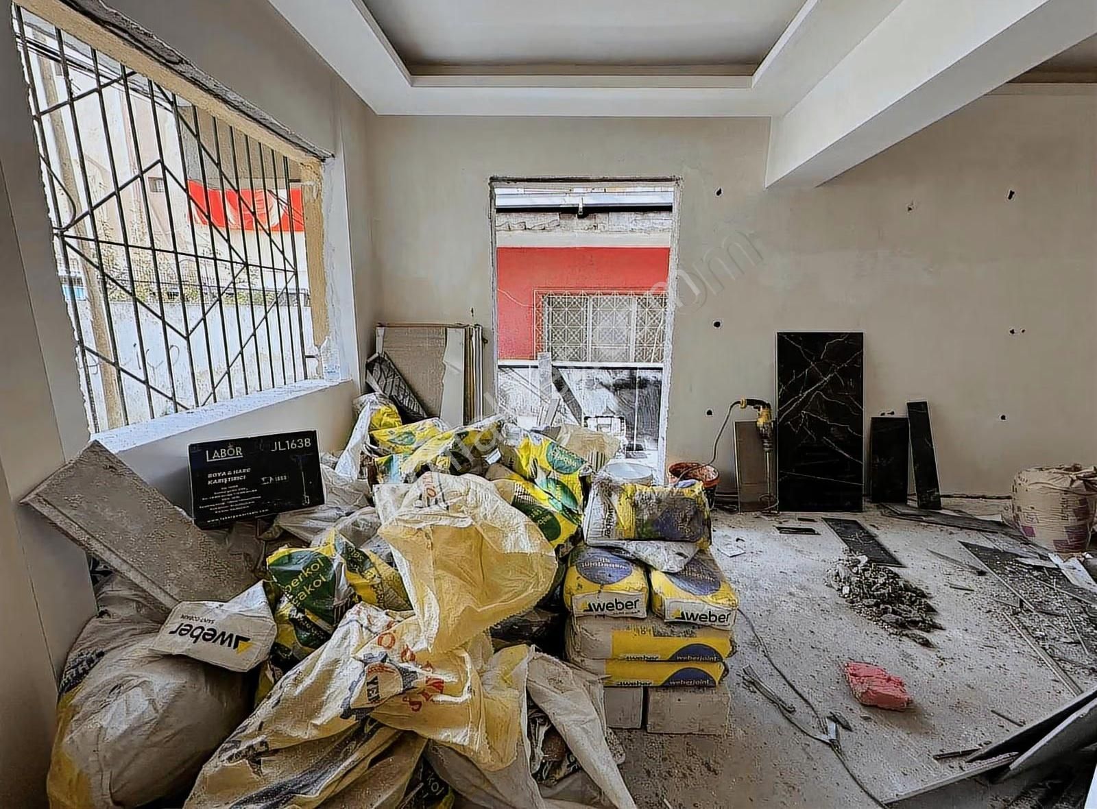 Bornova Çamdibi Satılık Sıfır Bahçeli Tadilatlı 2+1 Daire - Görsel 2