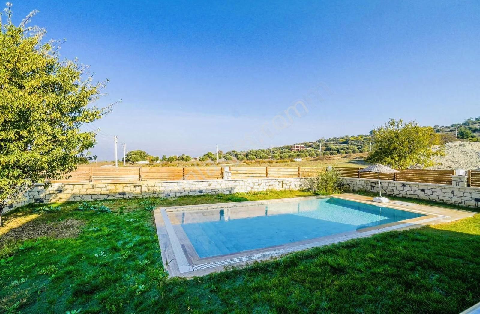 Çeşme Musalla Müstakil Havuzlu Köşe Konumlu Villa - Görsel 16