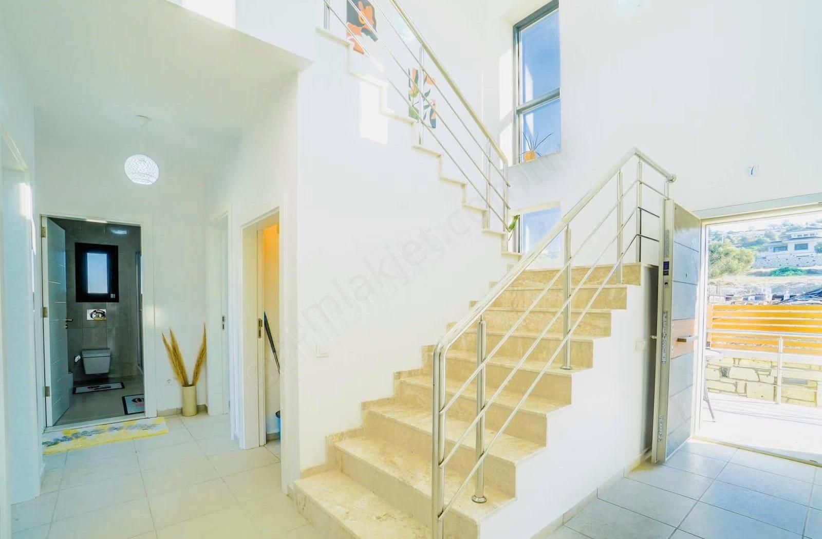 Çeşme Musalla Müstakil Havuzlu Köşe Konumlu Villa - Görsel 26