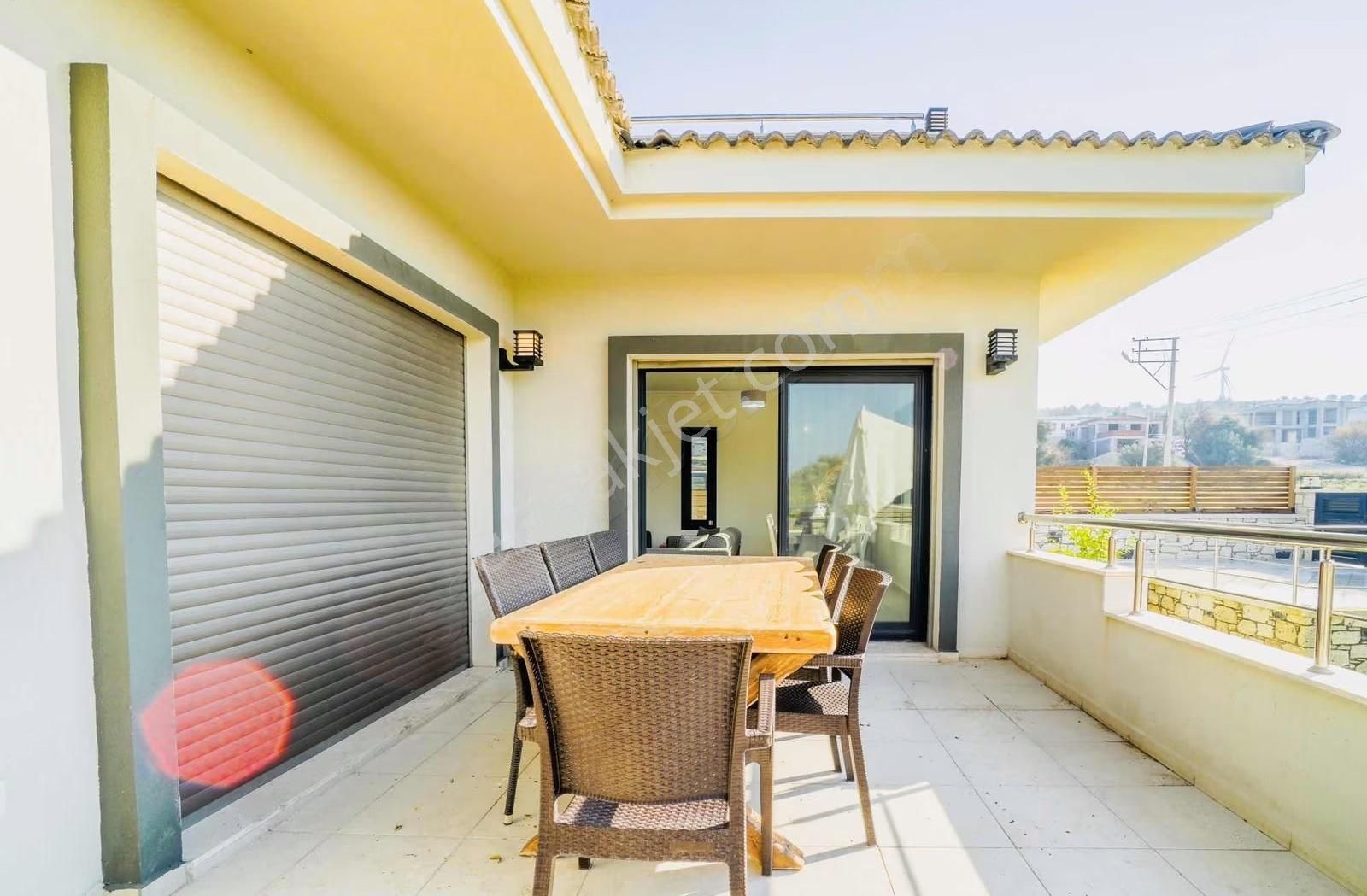 Çeşme Musalla Müstakil Havuzlu Köşe Konumlu Villa - Görsel 27