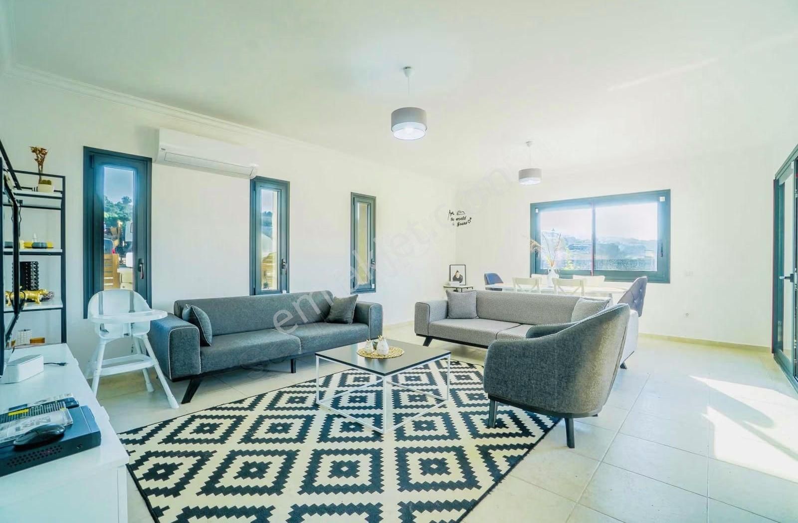 Çeşme Musalla Müstakil Havuzlu Köşe Konumlu Villa - Görsel 11