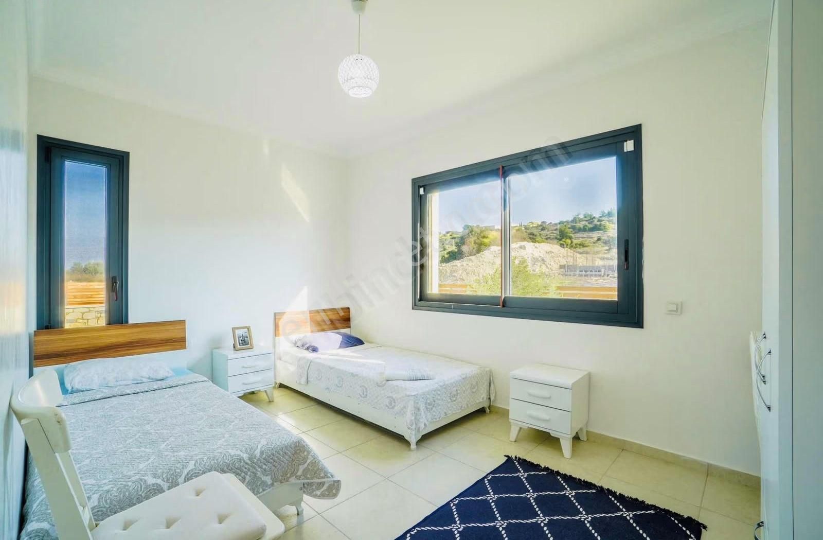 Çeşme Musalla Müstakil Havuzlu Köşe Konumlu Villa - Görsel 18