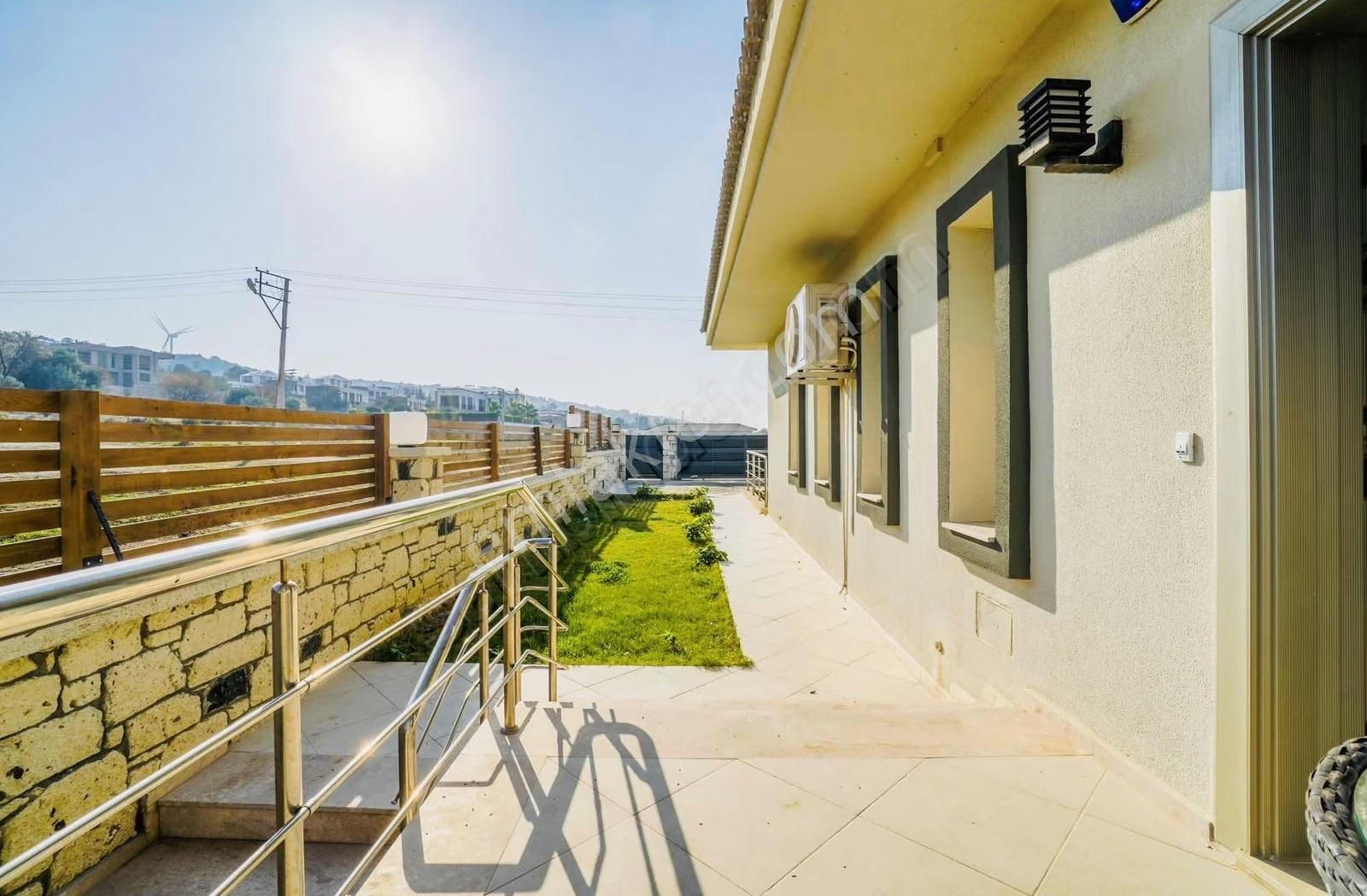 Çeşme Musalla Müstakil Havuzlu Köşe Konumlu Villa - Görsel 33