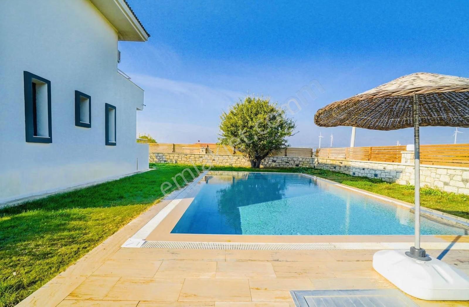 Çeşme Musalla Müstakil Havuzlu Köşe Konumlu Villa - Görsel 5