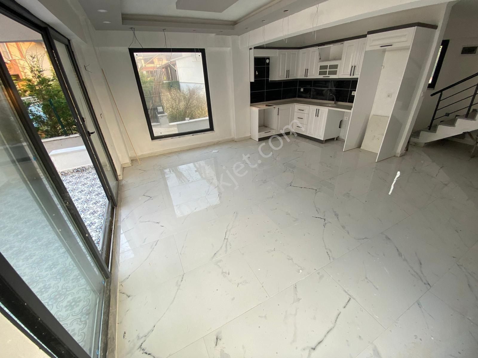 Özgür İnşaat'tan Avşa Adasın'da 3+1 250m2 Arsa İçinde Lüx Dubleks Villa - Görsel 14