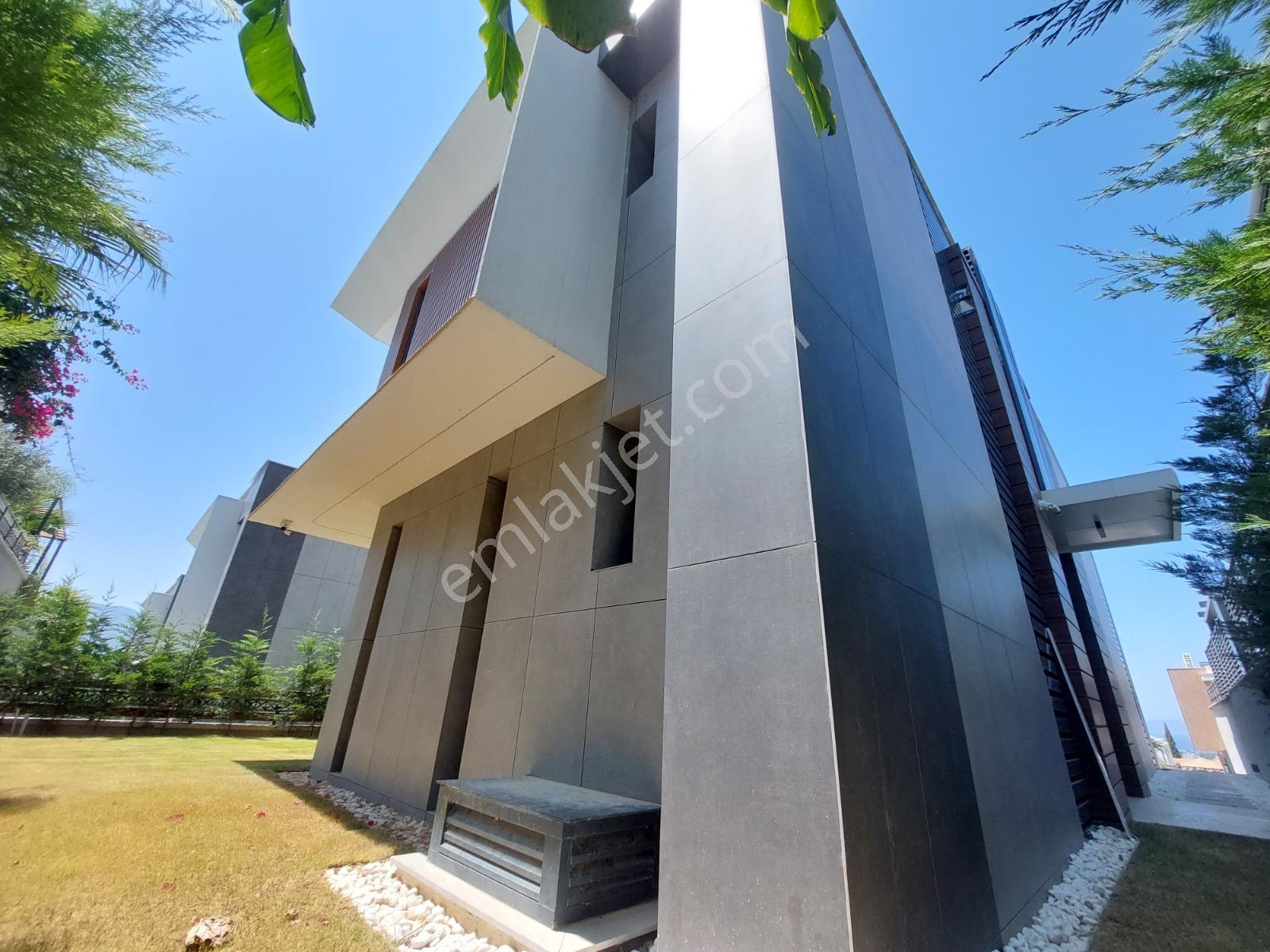 Kuşadası Soğucakta Full Deniz Manzaralı Eşyalı Villa - Görsel 9