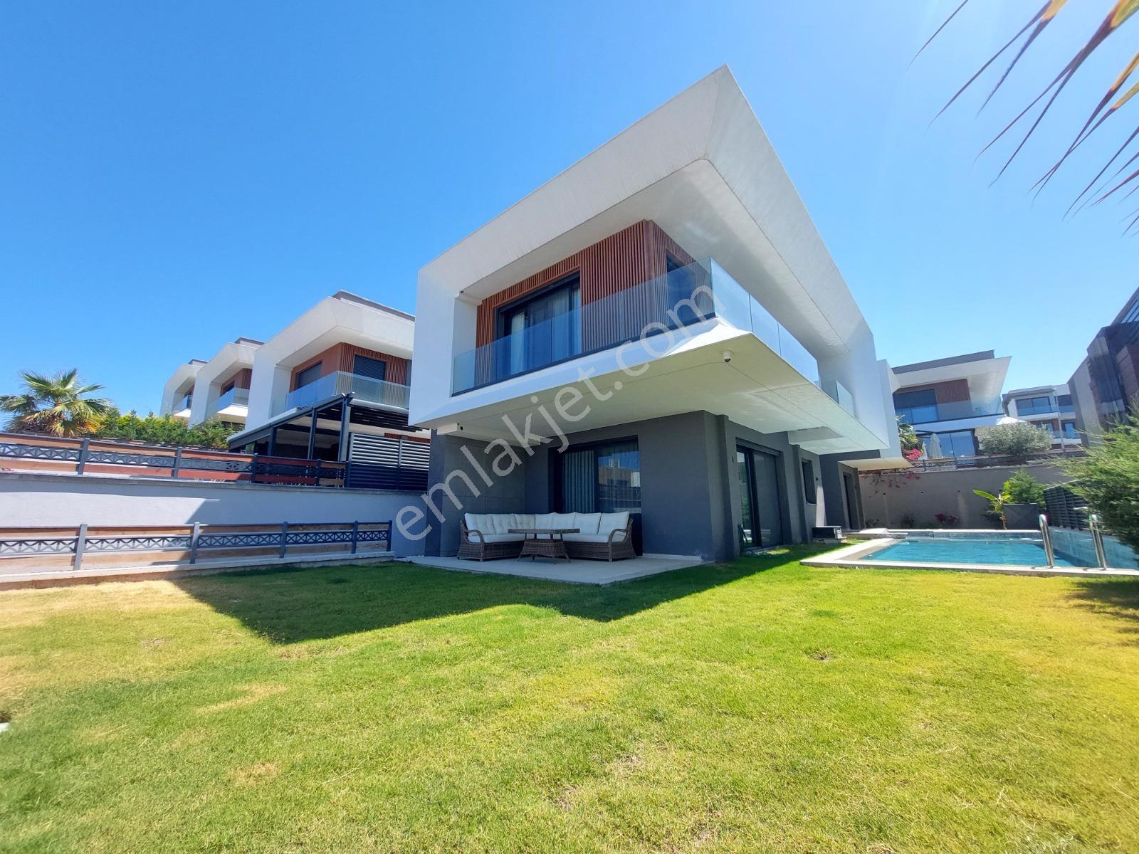 Kuşadası Soğucakta Full Deniz Manzaralı Eşyalı Villa - Görsel 8