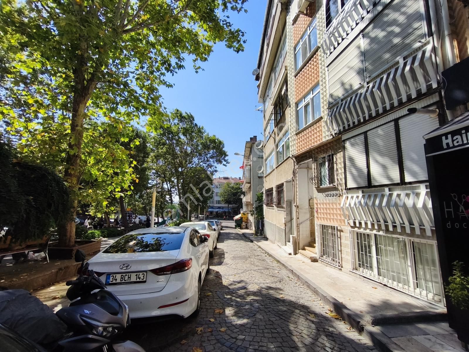 Üsküdar Zeynep Kamil'de Cadde Üzeri Satılık 3+1 Daire - Görsel 7