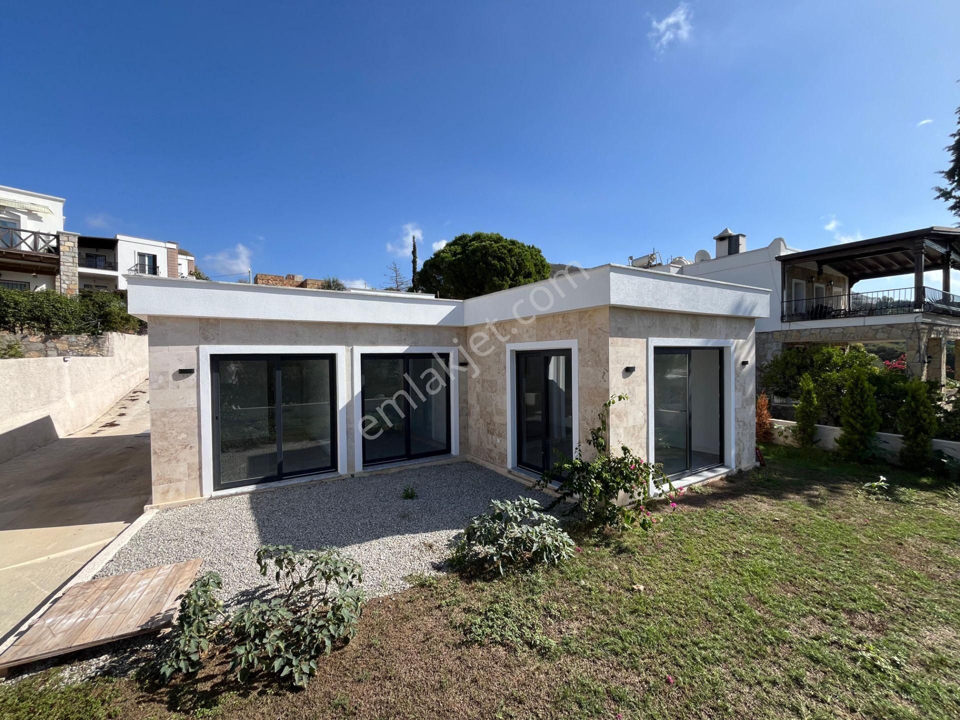 Gümüşlük Kadıkalesi Satılık 3 + 1 Tek Katlı Villa