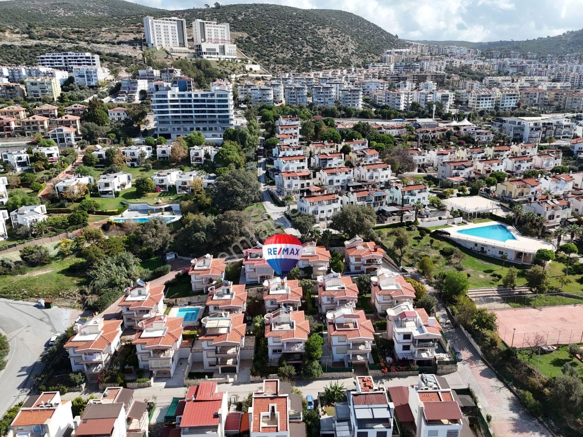 Kuşadası,marina Mevki,müstakil Tripleks,site İçinde, Bakımlı Villa - Görsel 8