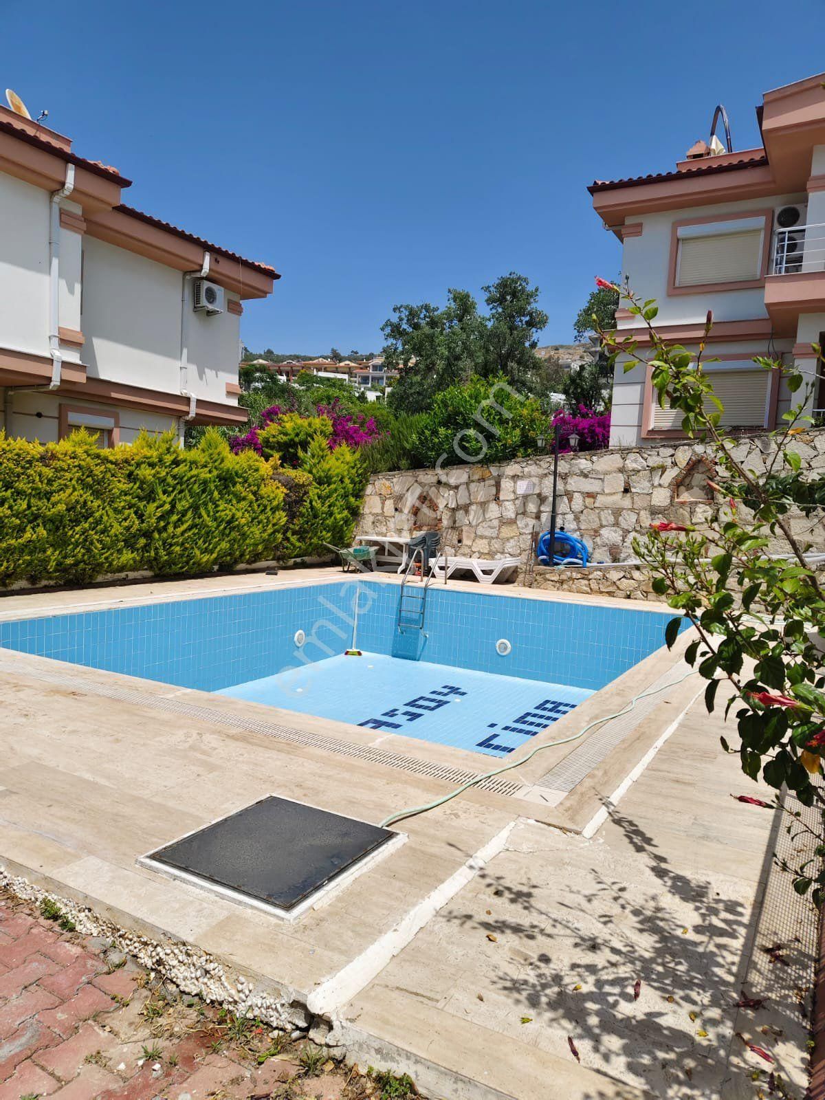 Kuşadası,marina Mevki,müstakil Tripleks,site İçinde, Bakımlı Villa - Görsel 17