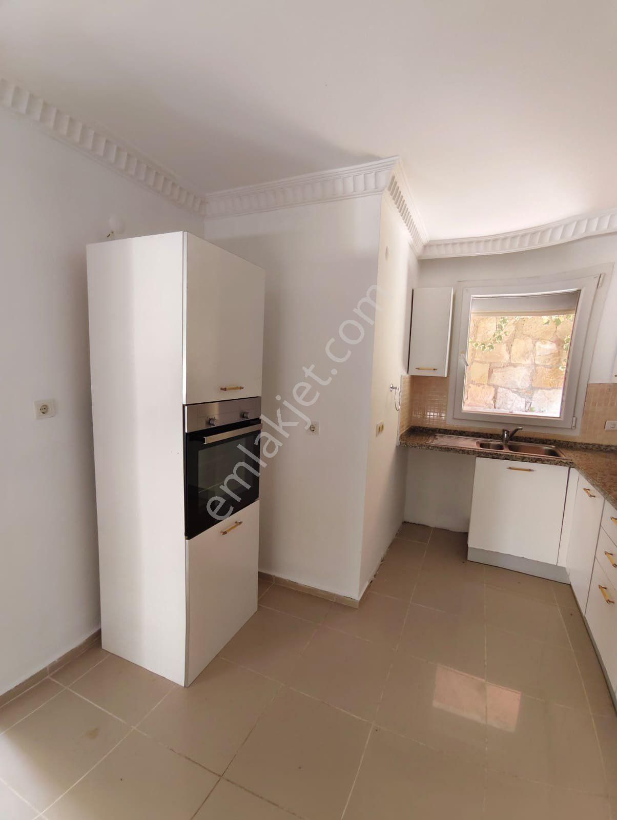 Kuşadası,marina Mevki,müstakil Tripleks,site İçinde, Bakımlı Villa - Görsel 11