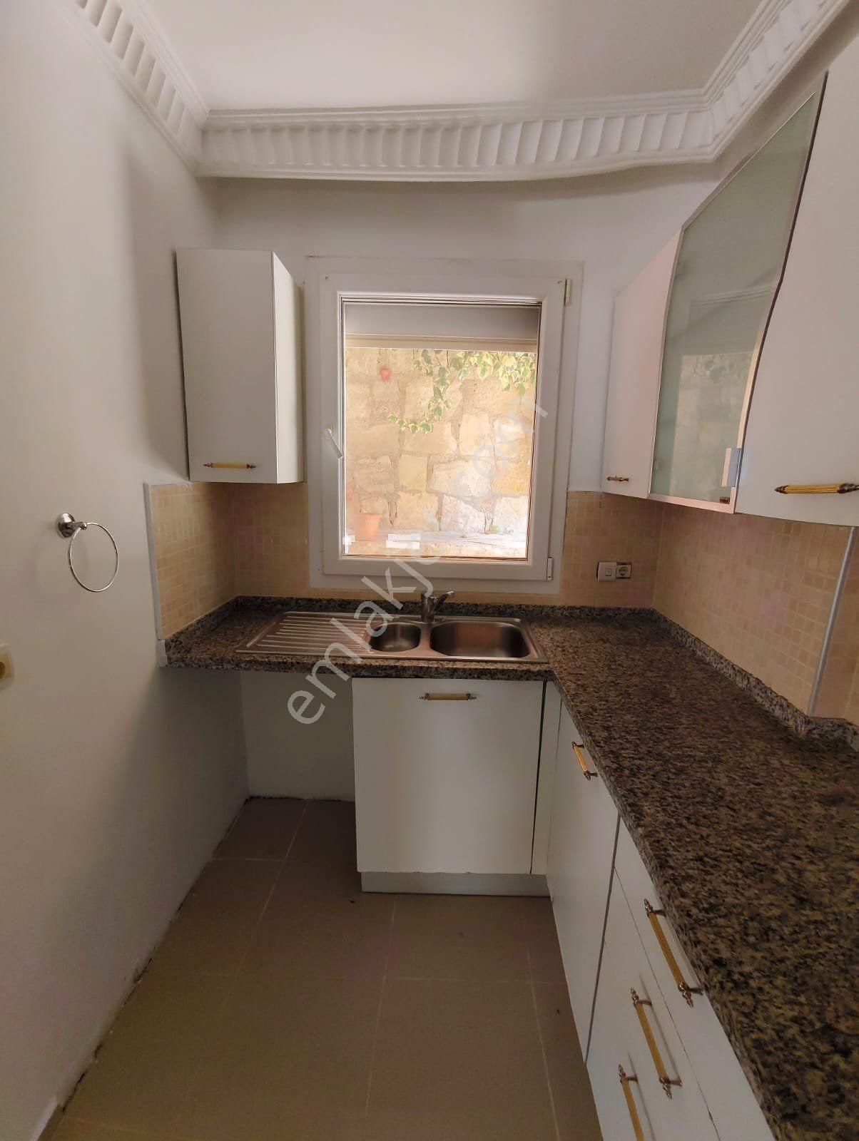 Kuşadası,marina Mevki,müstakil Tripleks,site İçinde, Bakımlı Villa - Görsel 6