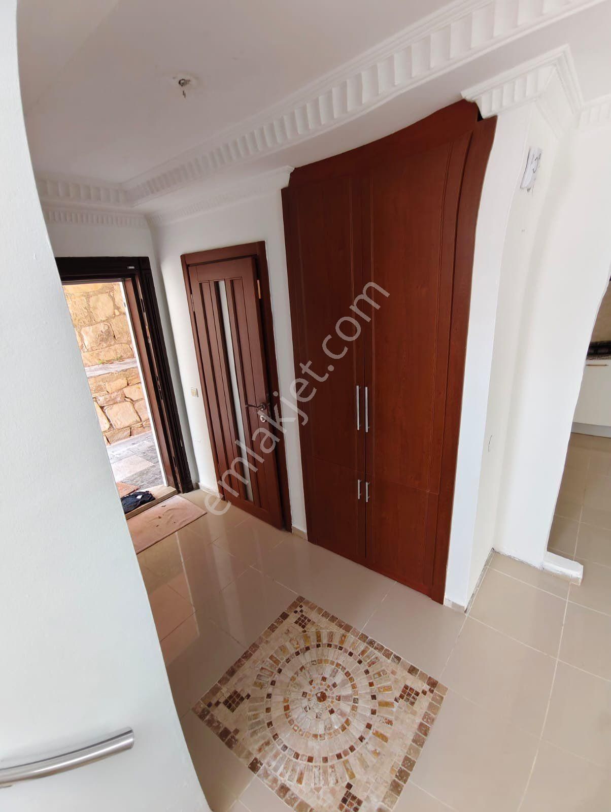 Kuşadası,marina Mevki,müstakil Tripleks,site İçinde, Bakımlı Villa - Görsel 18