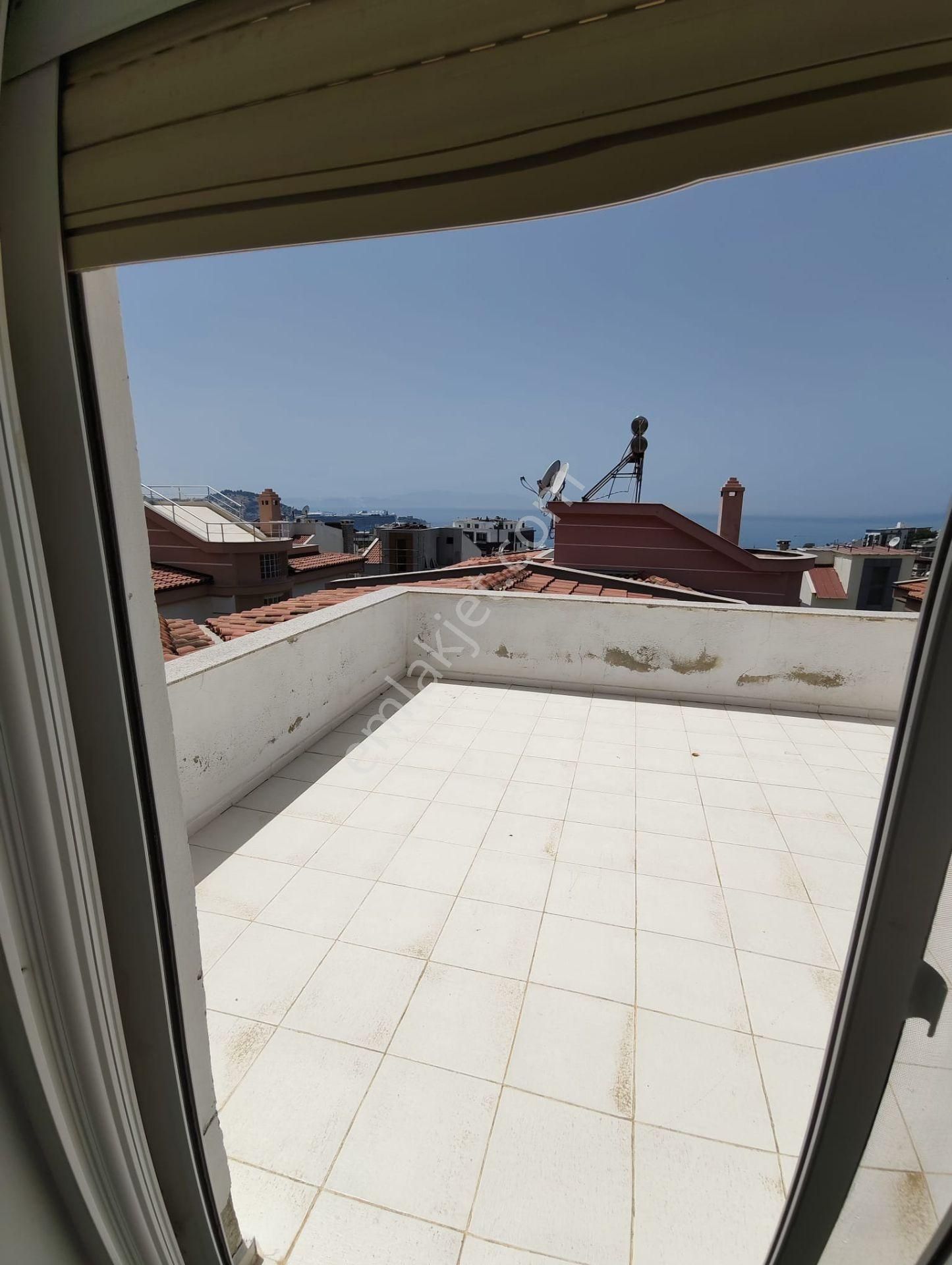 Kuşadası,marina Mevki,müstakil Tripleks,site İçinde, Bakımlı Villa - Görsel 30