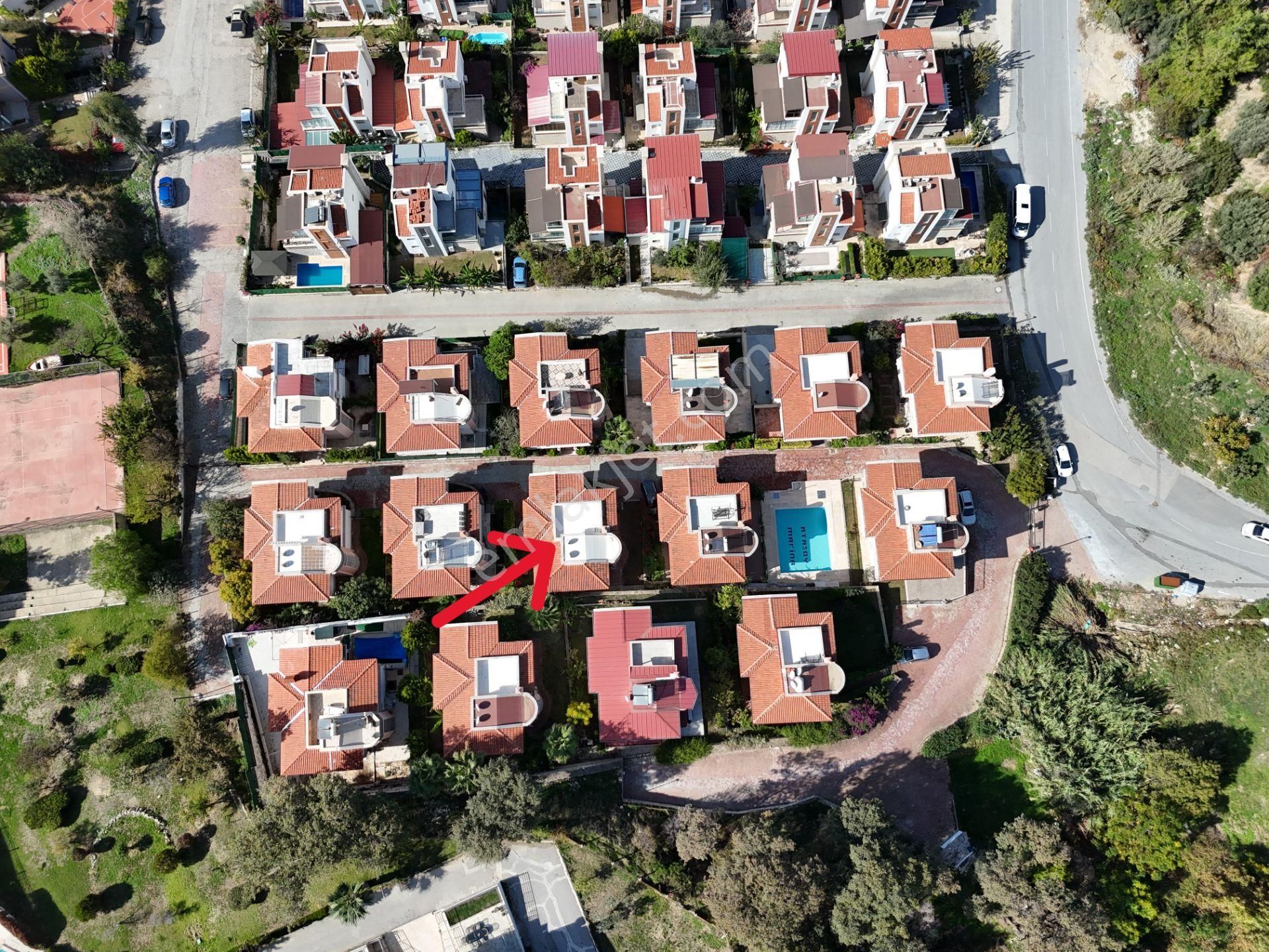 Kuşadası,marina Mevki,müstakil Tripleks,site İçinde, Bakımlı Villa - Görsel 9