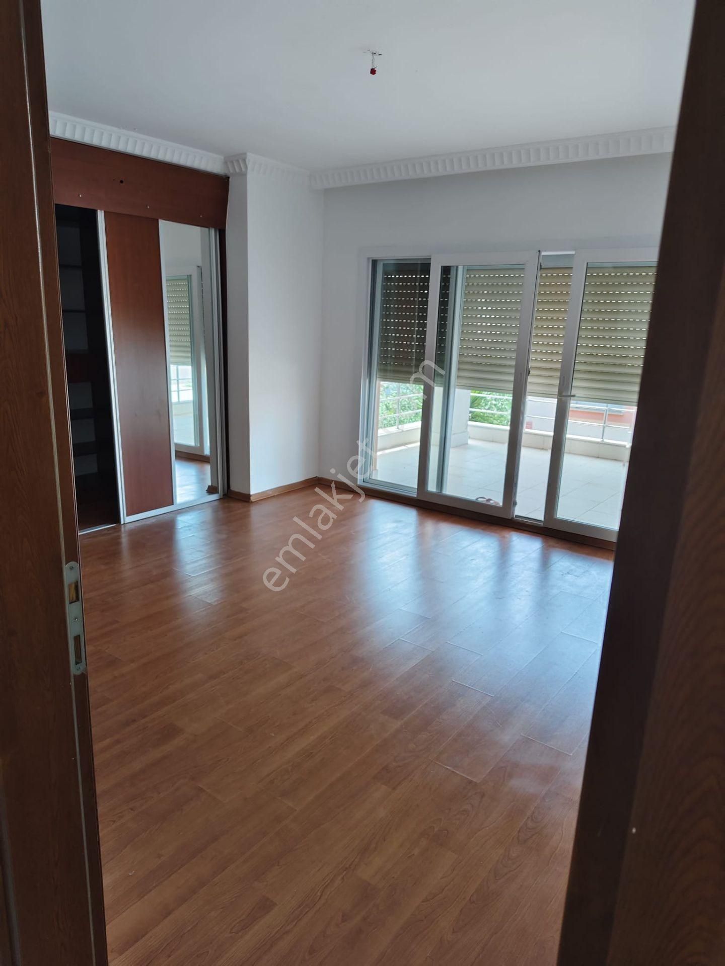 Kuşadası,marina Mevki,müstakil Tripleks,site İçinde, Bakımlı Villa - Görsel 31