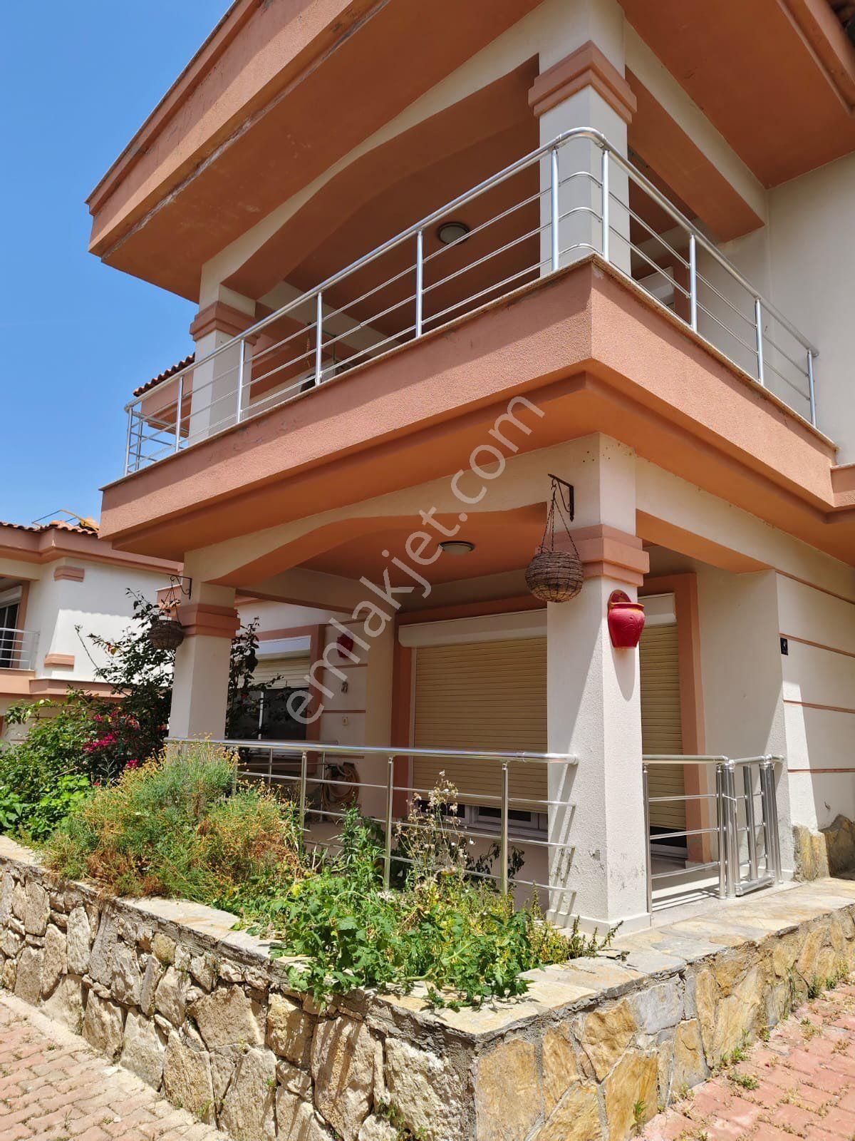 Kuşadası,marina Mevki,müstakil Tripleks,site İçinde, Bakımlı Villa - Görsel 24