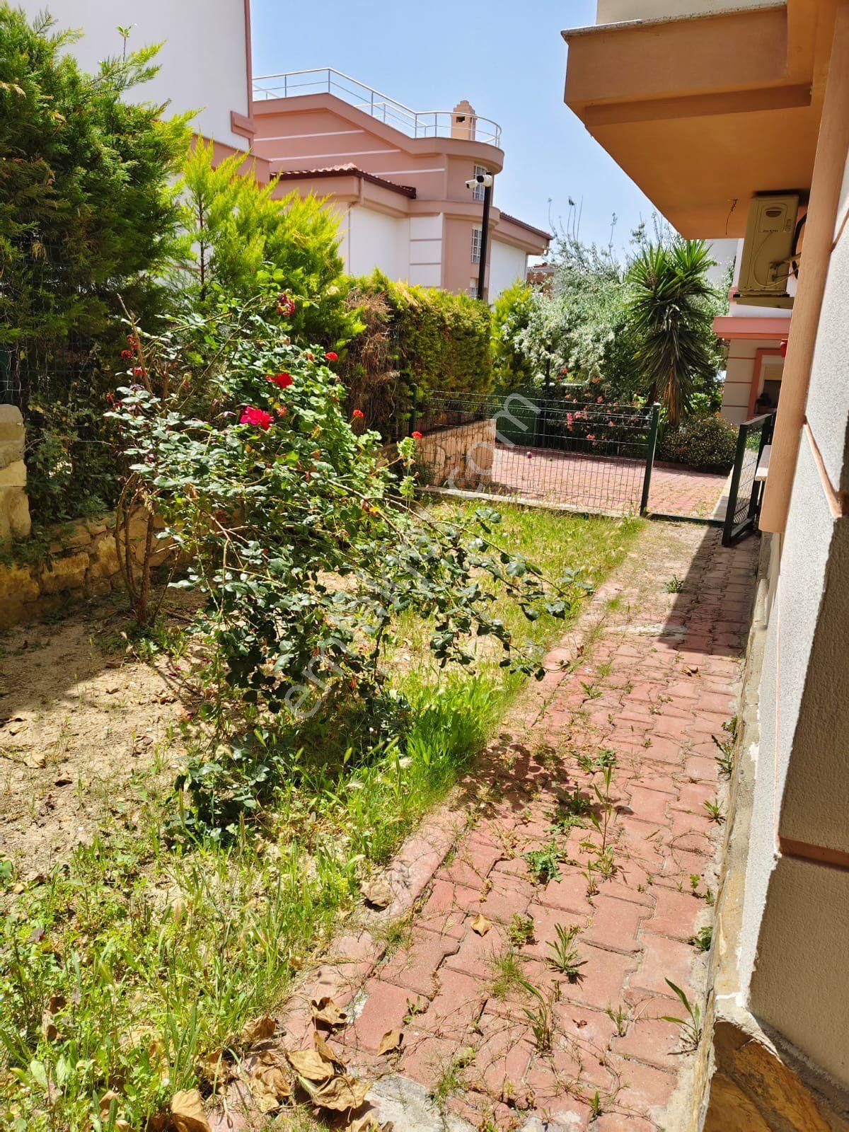 Kuşadası,marina Mevki,müstakil Tripleks,site İçinde, Bakımlı Villa - Görsel 23