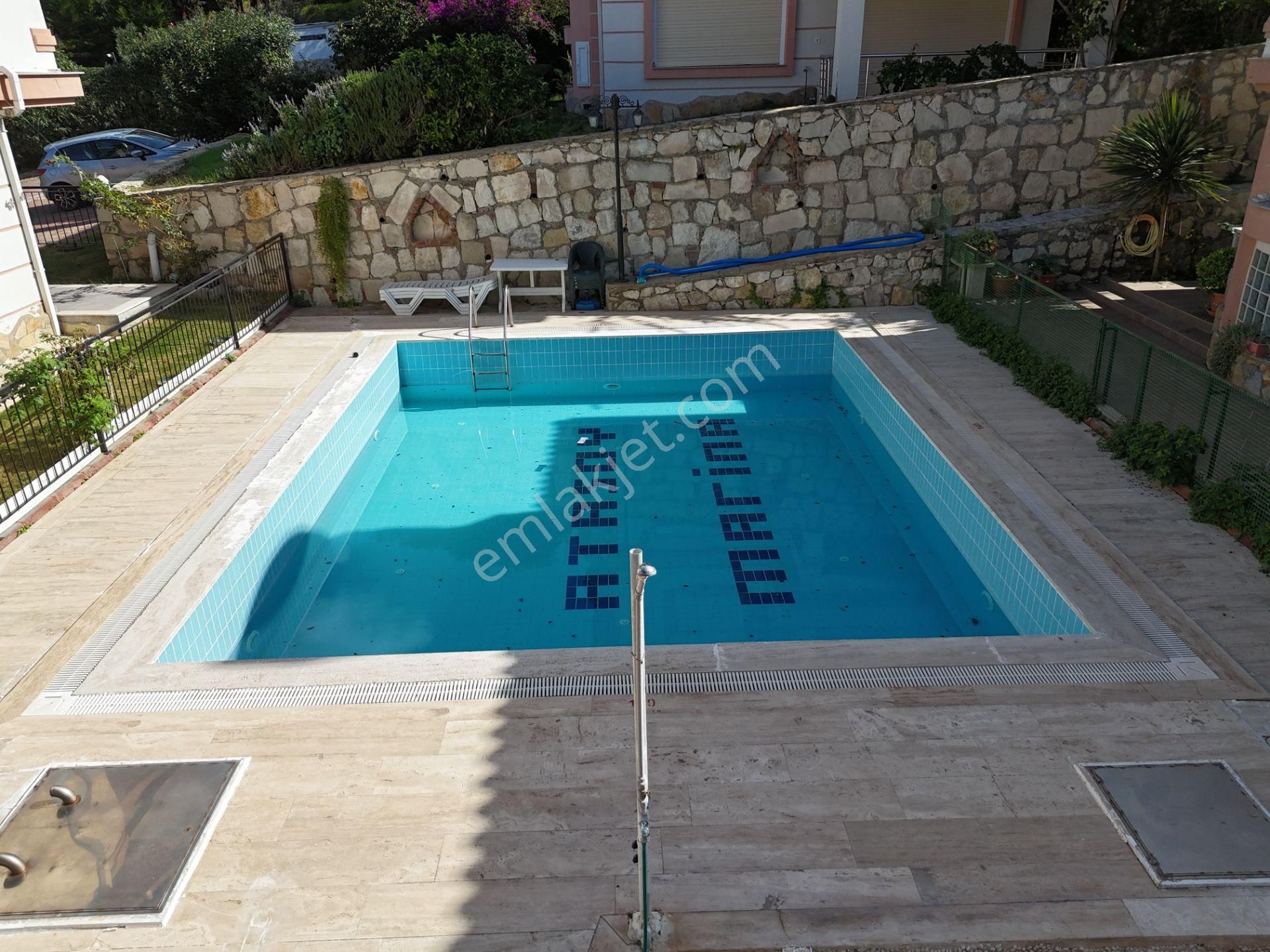 Kuşadası,marina Mevki,müstakil Tripleks,site İçinde, Bakımlı Villa - Görsel 16