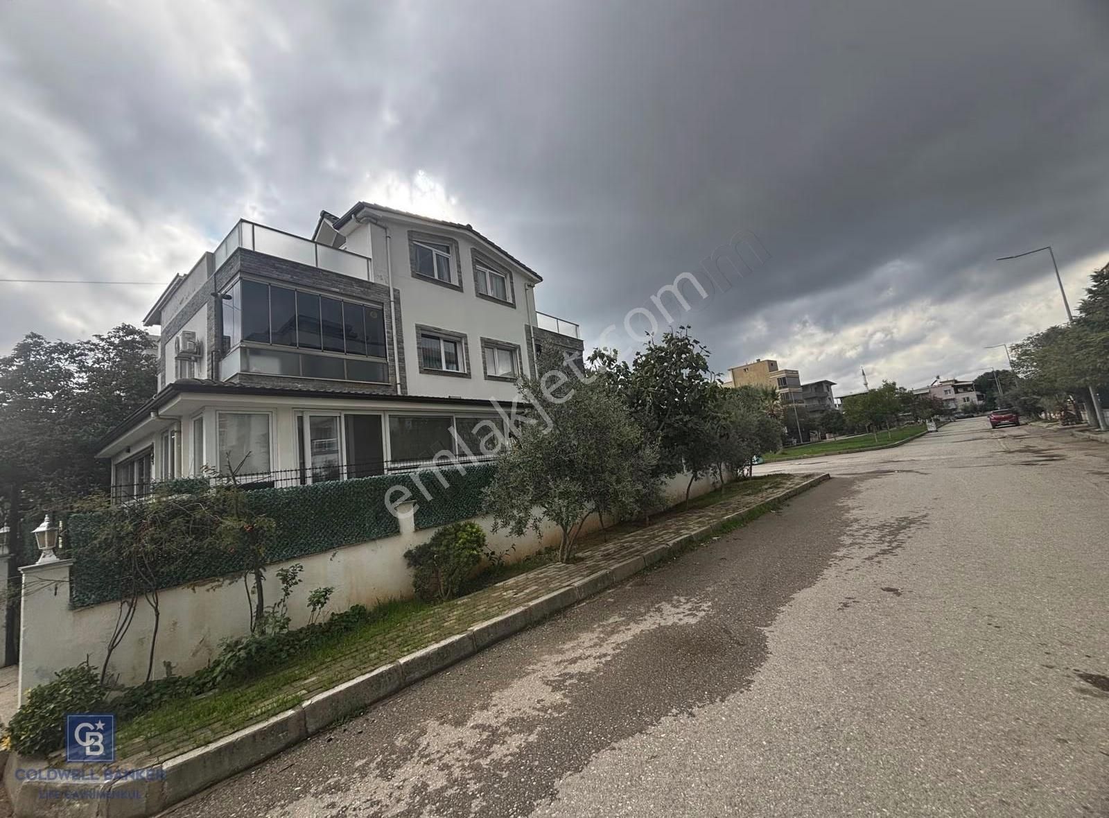 Menderes Gölcükler Mahallesi'nde 4+1 Bahçeli Satılık Villa - Görsel 8