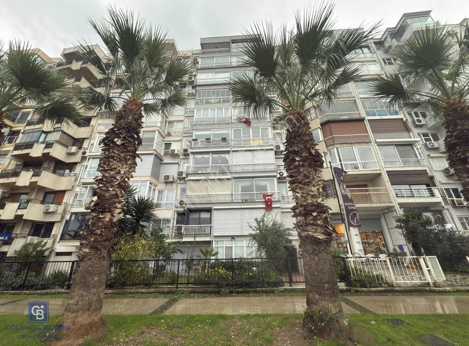 Küçükyalı'da Deniz Manzaralı Eşyalı Kiralık 3+1 Yalı Dairesi