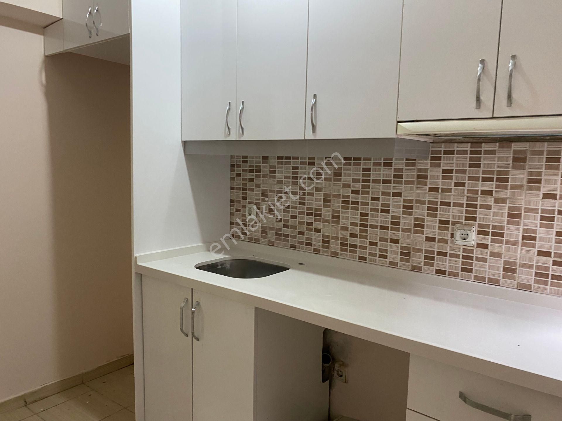 Avrupa Emlak Tan Esenler Fatih Mh 75m² 2+1 Kot-1 Düz Giriş,altında Daire Var,15 Yıllık,krediye Uygun - Görsel 5