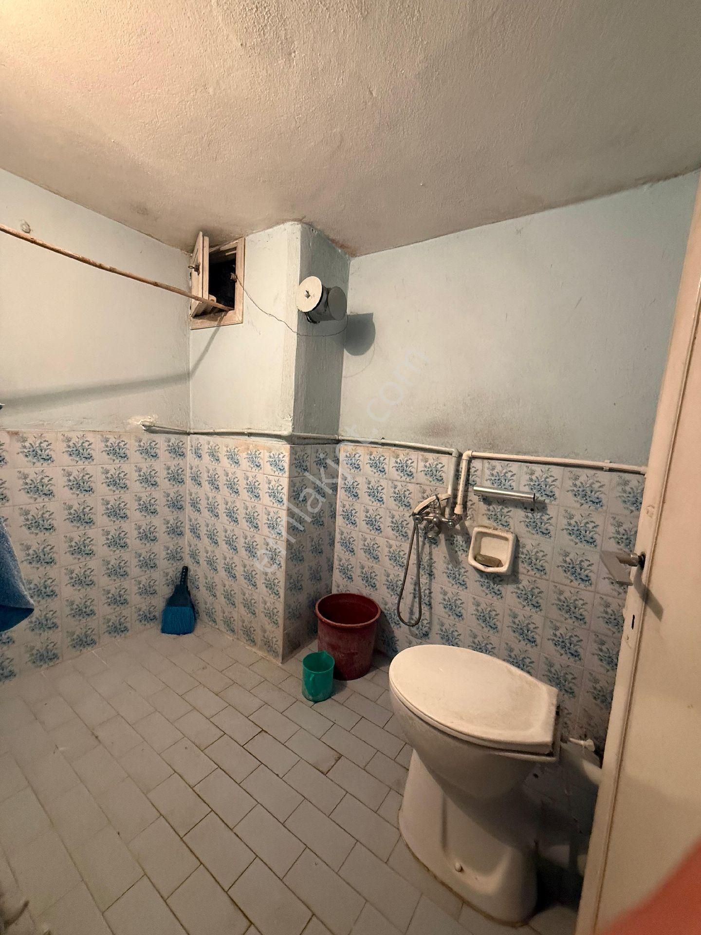 Tellidere'de 3 Katlı Doğalgazlı Kombili Satılık Müstakil - Görsel 15