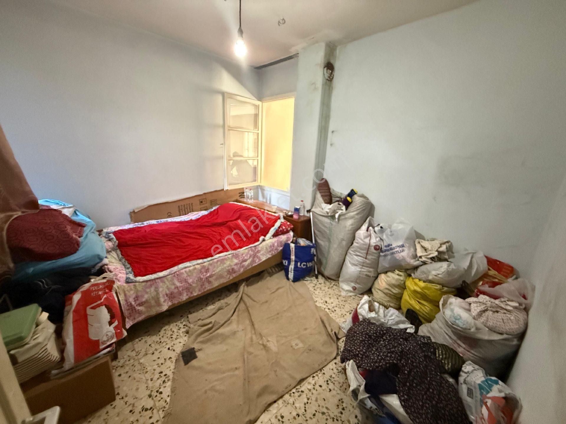 Tellidere'de 3 Katlı Doğalgazlı Kombili Satılık Müstakil - Görsel 14