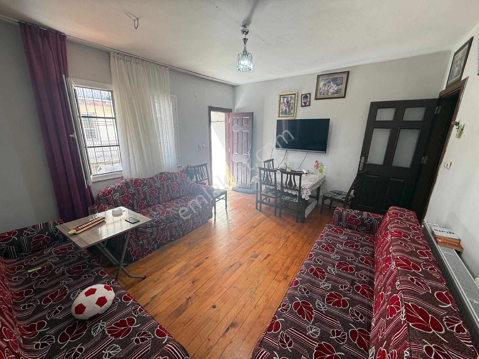 Tellidere'de 3 Katlı Doğalgazlı Kombili Satılık Müstakil - Görsel 4