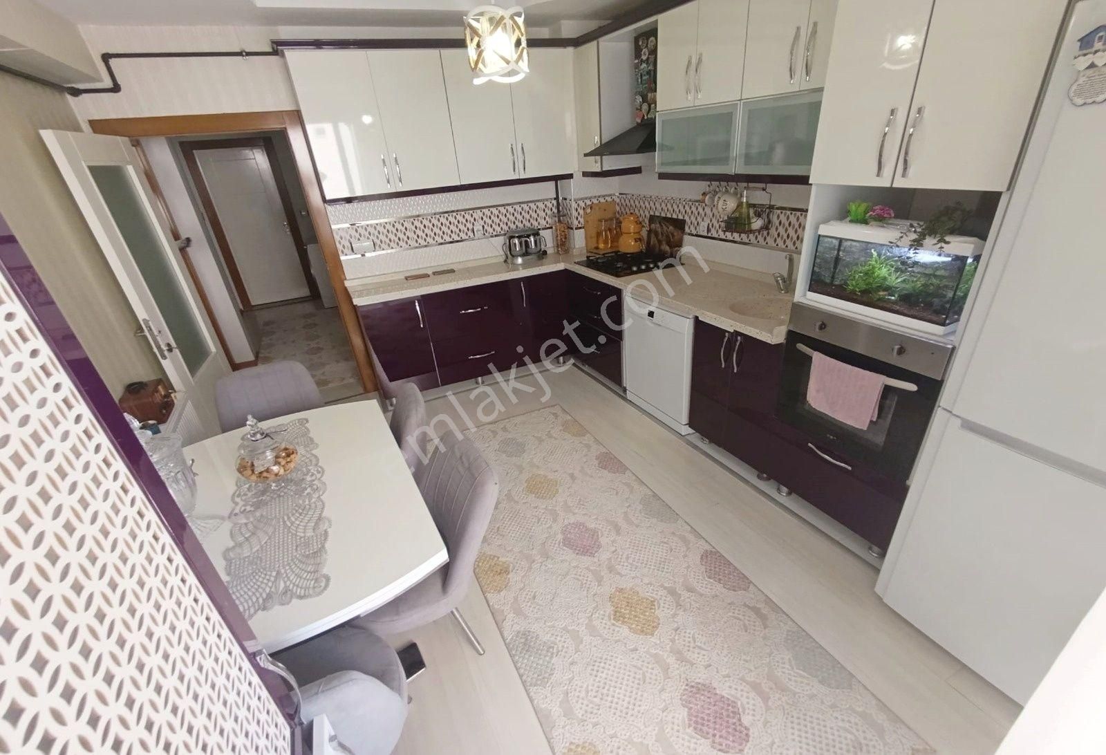 Kanuni'de Park Manzaralı Sıfıra Yakın Yapısı Ve Geniş Mutfağıyla Harika Bir Yapı ! - Görsel 3