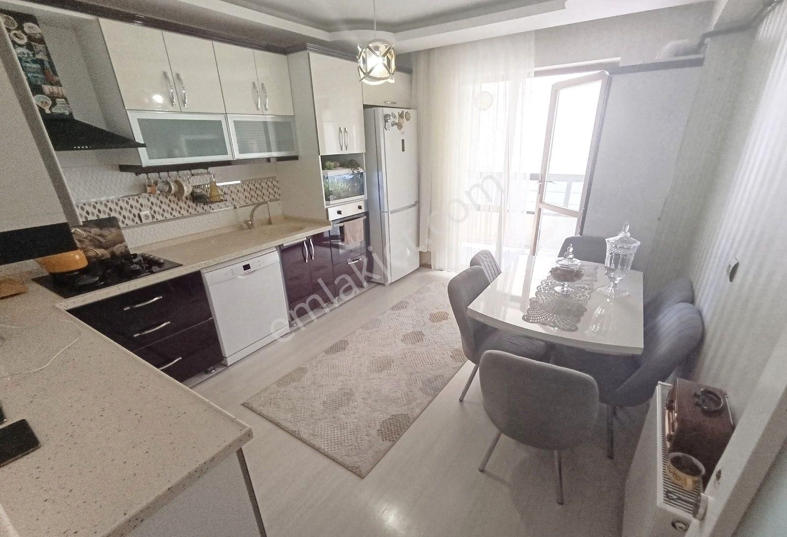 Kanuni'de Park Manzaralı Sıfıra Yakın Yapısı Ve Geniş Mutfağıyla Harika Bir Yapı !