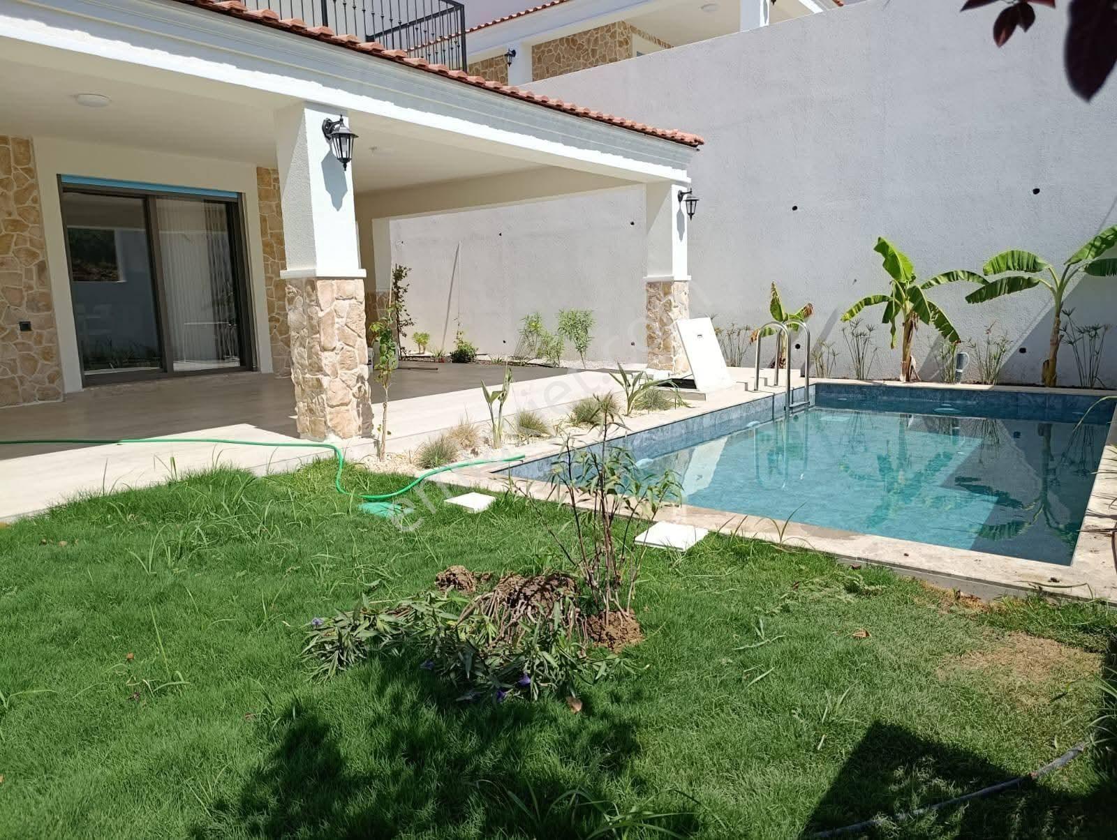 Kuşadası Davutlarda Geniş Bahçeli Satılık Villa - Görsel 8
