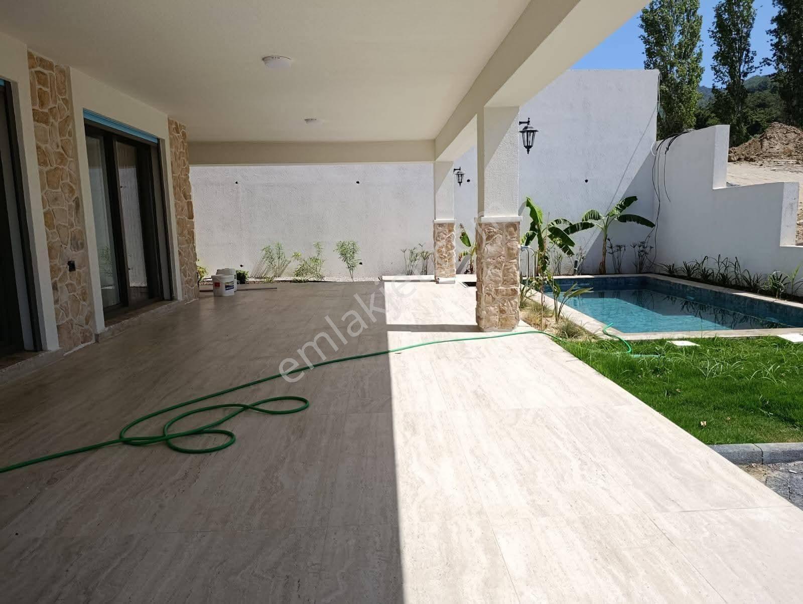 Kuşadası Davutlarda Geniş Bahçeli Satılık Villa - Görsel 9