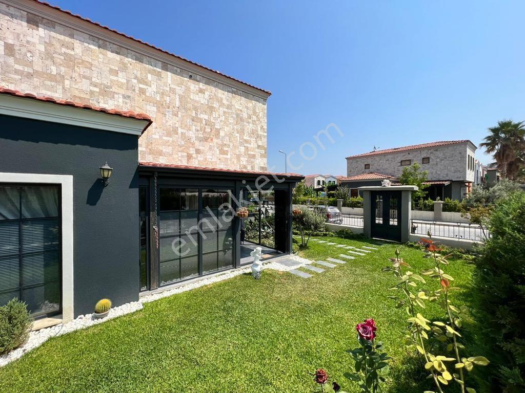 Kuşadası Sahil Sitelerinde Popüler Site İçinde Satılık Lüks Villa - Görsel 22